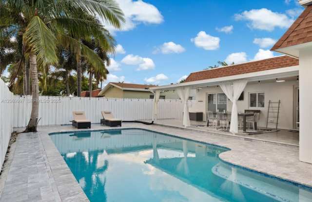 208 SE 4th Terrace, Dania Beach, FL 33004 - 4139 Gallery 1
