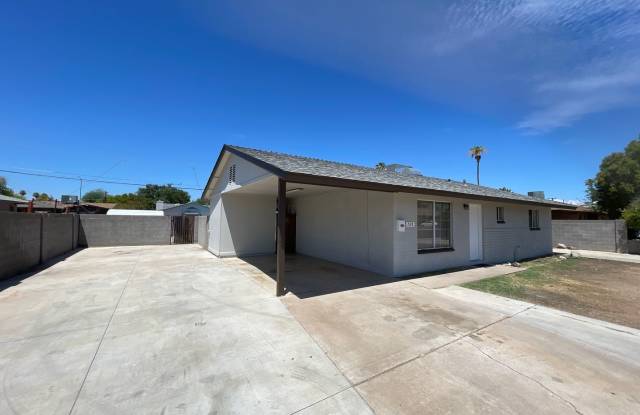 Awesome 3 Bedroom 2 Bath, New AC, Car Port  RV/Boat Parking! - 724 South Oracle, Mesa, AZ 85204