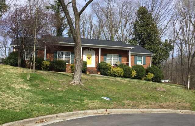 1406 Sweetbriar Court - 1406 Sweetbriar Ct, High Point, NC 27262