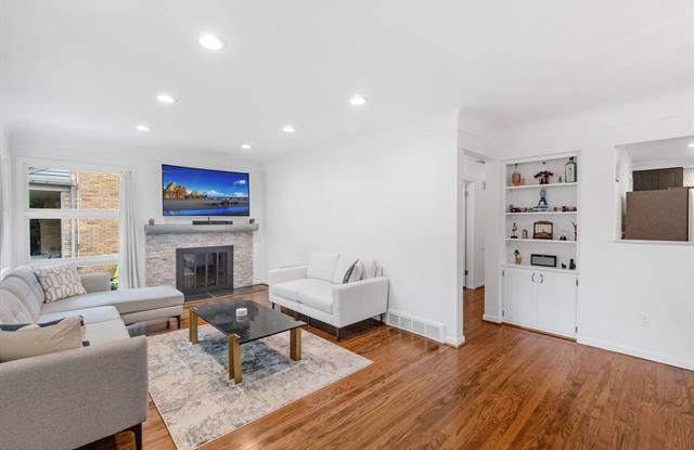 634 ORCHARD VIEW Drive Gallery 3