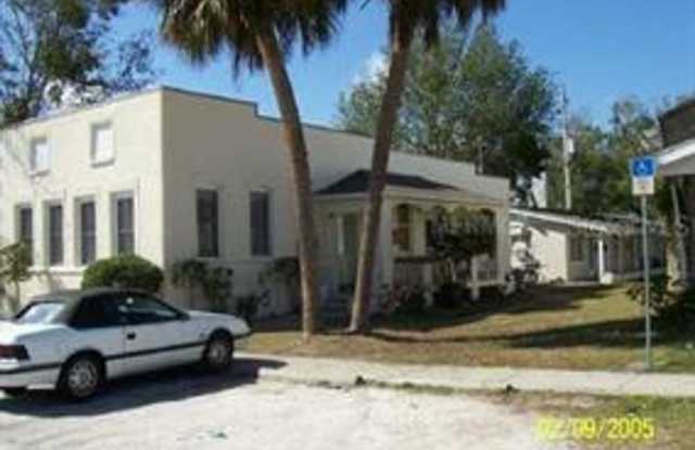 2 Bedroom 1 Bath Duplex For rent at 910 Florida Avenue #B St. Cloud FL 34769 photos photos
