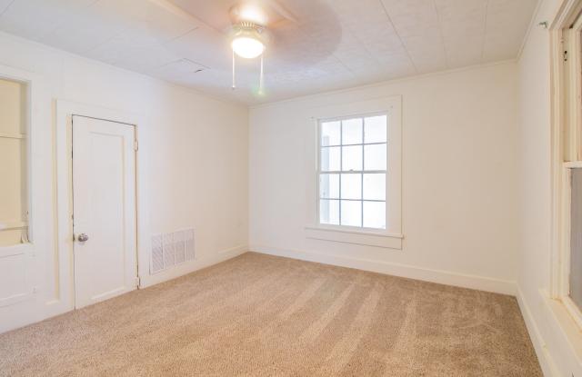 305 E Lubbock Street Gallery 4