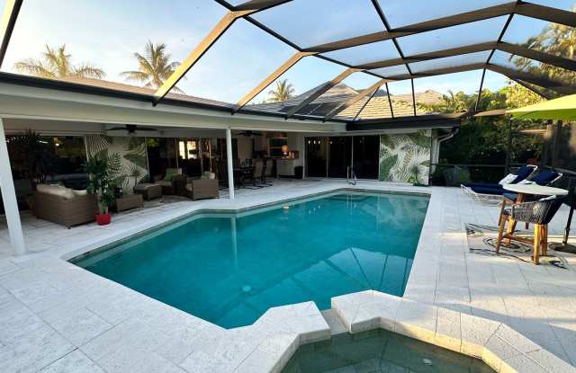 ***LUXURY PARK SHORE POOL HOME*** SEASONAL OR ANNUAL RENTAL***GREAT LOCATION*** Gallery 3