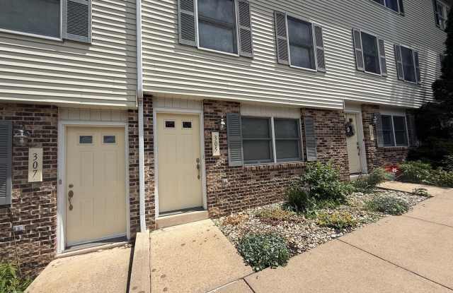Secluded Two Bedroom Townhome Minutes from Penn State! Gallery 4