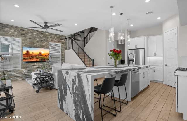 5041 E WOODRIDGE Drive Gallery 4