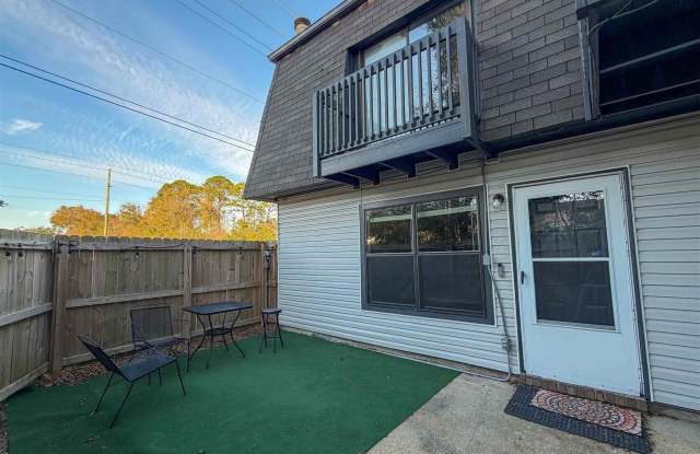 2301 W Michigan Ave unit: 8 photos photos