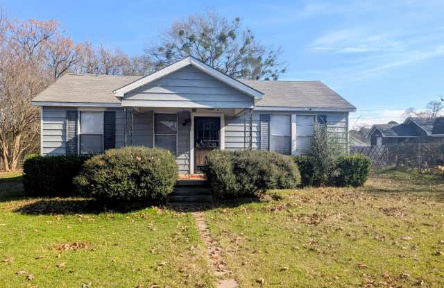 Arkansas home near the Country Club - 1206 Draughn Street, Texarkana, AR 71854