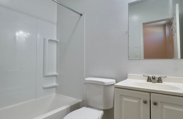 Charming 2BD/3BA Townhome with Bonus Room in Baltimore Highlands, MD! Gallery 4