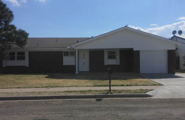 COMPLETELY UPDATED HOME MOVE IN READY - 921 Comer Drive, Clovis, NM 88101