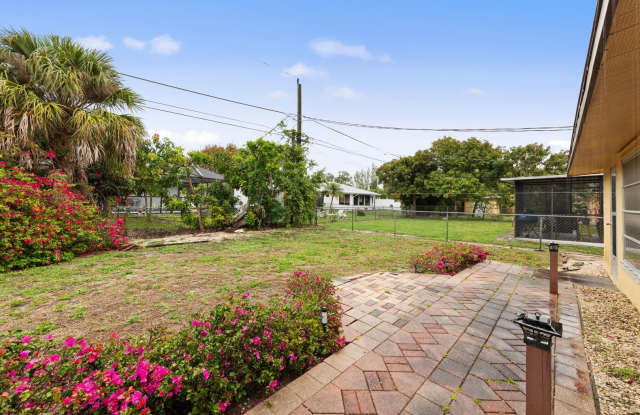 REDUCED! GREAT DEAL! NEWLY RENOVATED IN NAPLES PARK!!!! photos photos