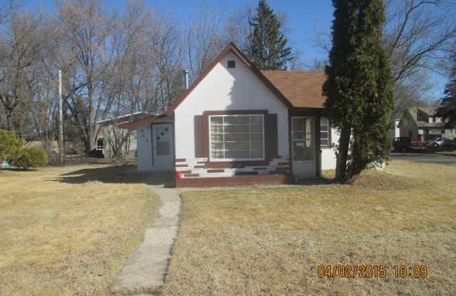 Available Immediately! Spacious 1 bedroom house - 923 I Street Northeast, Brainerd, MN 56401