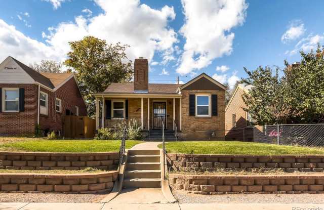 Beautiful Brick Bungalow near Denver Zoo and the Museum of Nature and Science! photos photos