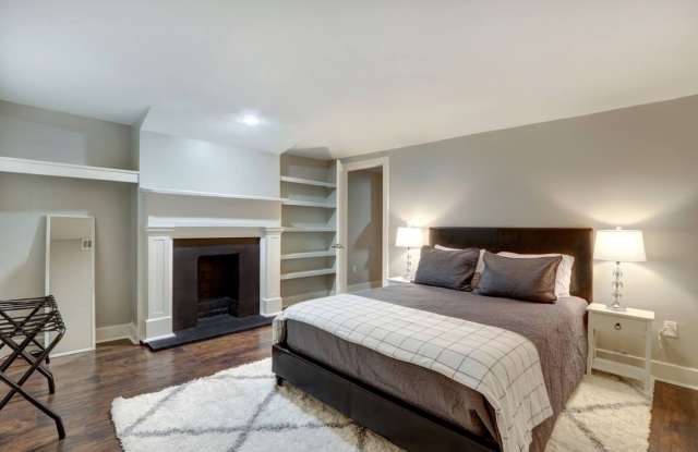 Large Downtown Charlton Street 1BR/1BA Condo Steps From Everything Gallery 3