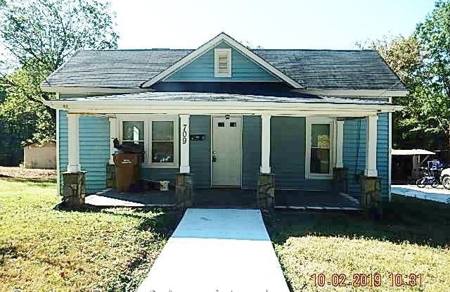 709 West Main Street - 709 W Main Street Ext, Lincolnton, NC 28092