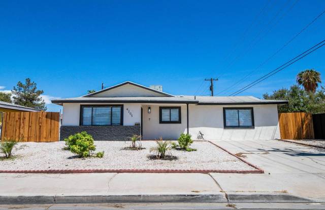 AMERICANA Property Mgmt - Fully furnished 1 story 4b house w pool in South Downtown. photos photos