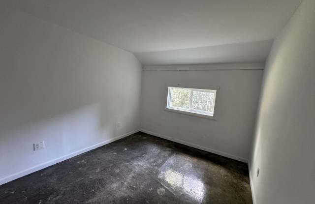 405 East North Street - B Gallery 3