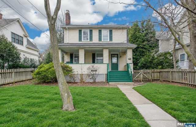 210 S Maple Avenue Gallery 1