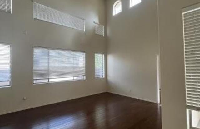 576 E JULIAN Drive Gallery 2
