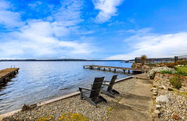 Waterfront Serenity: 1 Bedroom 1 Bathroom Luxury Living with Dock Access Gallery 1