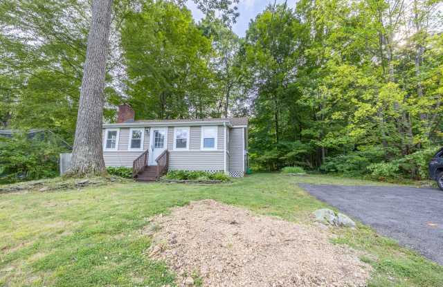 Lake Cottage Charm Near Coventry Lake Beach - 102 Lake Road, Coventry Lake, CT 06238