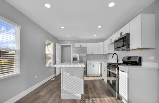613 Nelson Ave - 613 Nelson Avenue, Romeoville, IL 60446