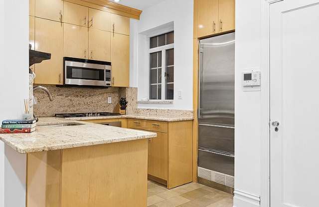 59 E 75th St Apt 3B Gallery 4