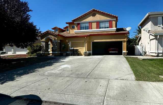 Spacious 6-Bedroom, 3.5-Bath Home Located on a Quiet Cul-de-Sac! Gallery 1