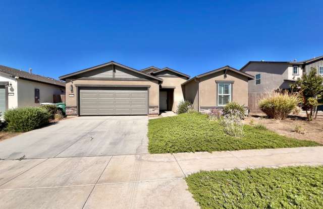 Spacious 4 Bedroom Home – Solar  Pest Control Included! Prime Location! photos photos