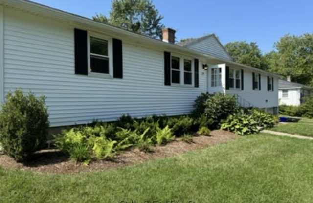 29 Evergreen Ave. - 29 Evergreen Avenue, Middlesex County, MA 01730