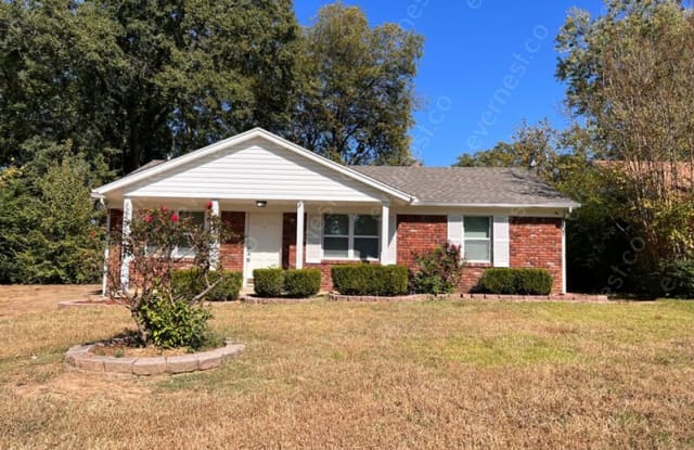 8486 Southaven Cir W - 8486 Southaven Circle West, Southaven, MS 38671