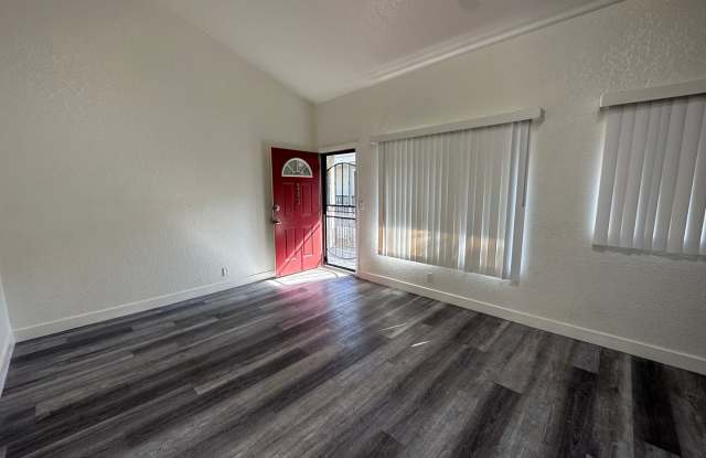 Beautifully renovated 2 bedroom one-bathroom unit with parking in upper level of building. - 1080 Temple Avenue, Long Beach, CA 90804