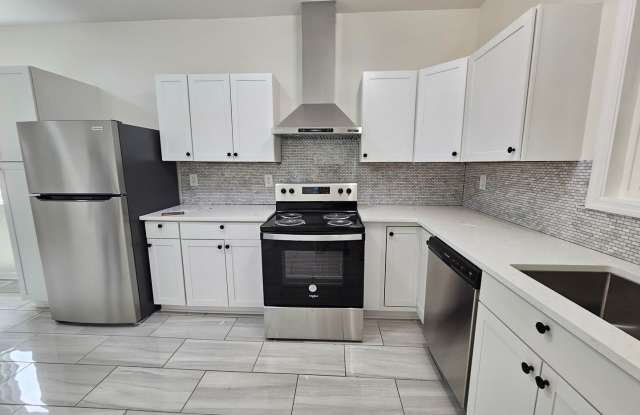 Beautiful 3BR/2BA Custom-Built Home with Fenced Yard & Large Deck Gallery 4