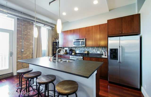3133 North Lakewood Avenue photos photos