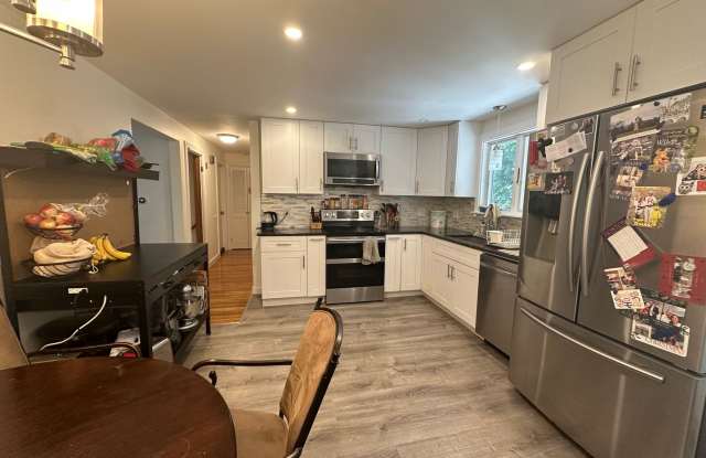 Spacious Single-Family Home for Rent - Laundry, Parking, Private Deck photos photos