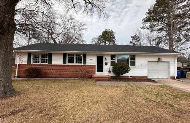 Conveniently located on Edgewood! - 807 Edgewood Drive, Jacksonville, NC 28540