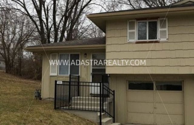 5210 Farley Ct - 5210 Farley Court, Merriam, KS 66203