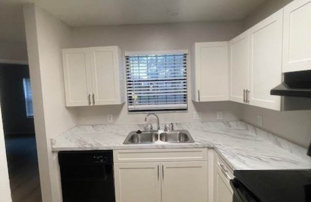 2550 W Bird St photos photos