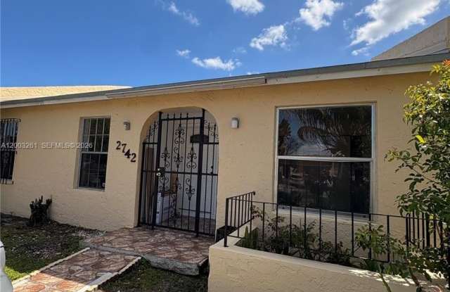 2742 NW 199th Ter photos photos