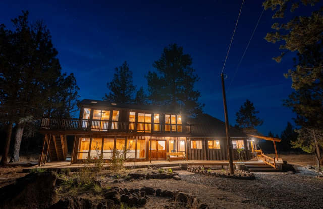 Stargaze in serenity with this Spectacular 5-Bdr Custom Home on a 5 acre lot! Gallery 4
