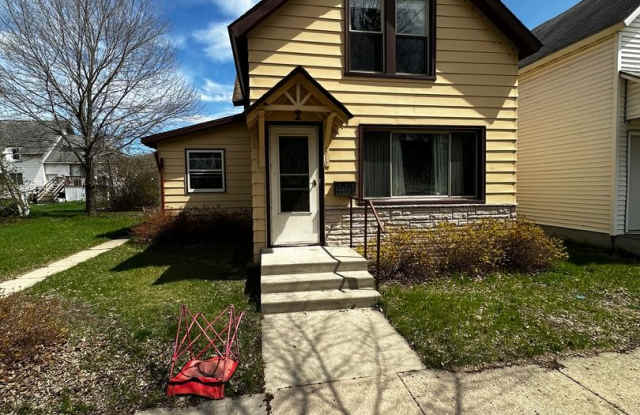 4 Bed, 1 Bath - 2 Stall Garage - Single Family Home photos photos 4 Bed, 1 Bath - 2 Stall Garage - Single Family Home photos photos