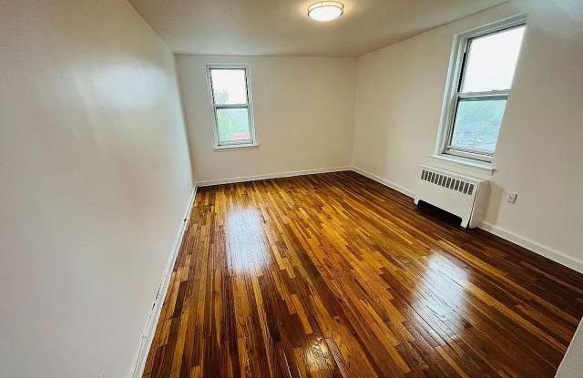 3011 Parsons Blvd Apt 6R photos photos