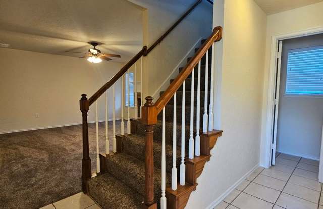 (3) Bedroom/(2.5) Bath Two-Story Townhome West Norman Avail NOW! Gallery 4