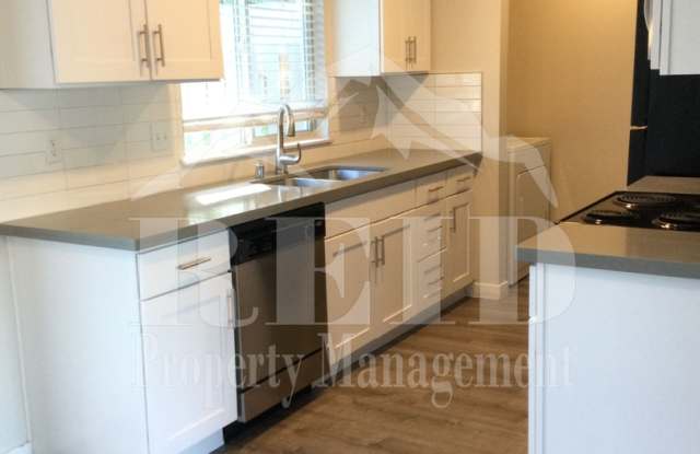 Bremerton spacious duplex. Gallery 3