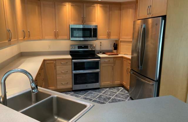 Unique One-Level Living in Desirable Londonderry Neighborhood, 3 Bed, 2 Bath Gallery 4