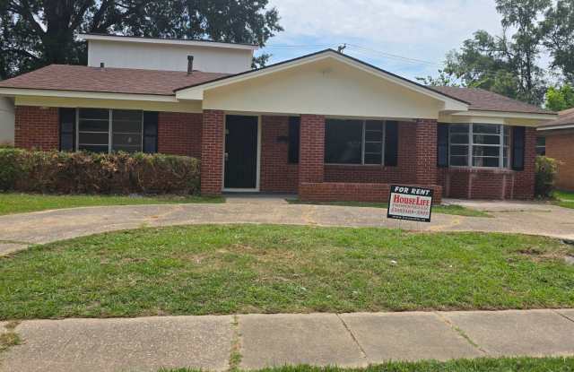 Spacious 4 bedroom/1 bath home with Central Air and Heat photos photos