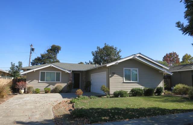 3 bed/2 bath Single family home, dual pane windows, A/C Gallery 1