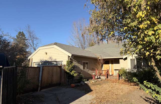 164 Graham Way - 164 Graham Way, Talent, OR 97540