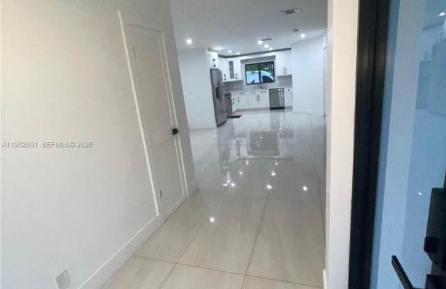 7590 Johnson St photos photos