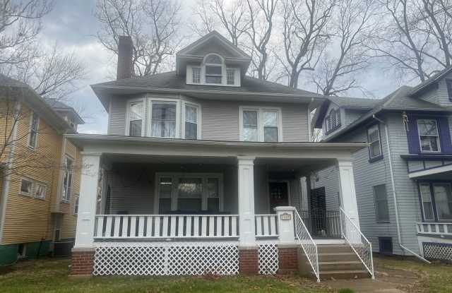 **Hawthorne Place** Pet Friendly 5 Large Bedrooms 2 Full Baths! photos photos