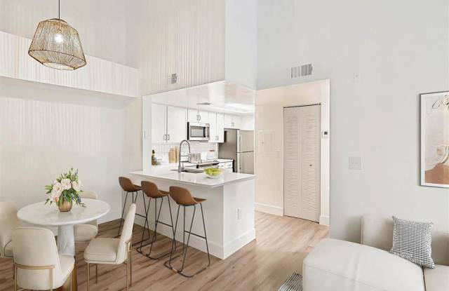 Sabal Pointe Apartments Gallery 3